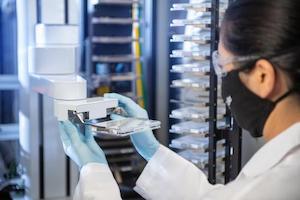 スクリプス研究所の研究で、COVID-19の治療薬候補として10種類以上の既存薬が特定された。